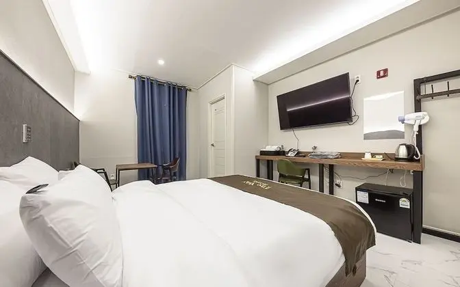 Oda (Couple 2PC room (Netflix available ga)