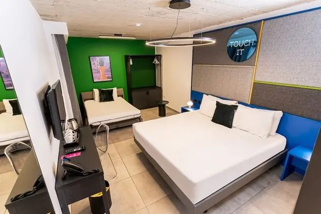 Comfort Tek Büyük veya İki Ayrı Yataklı Oda