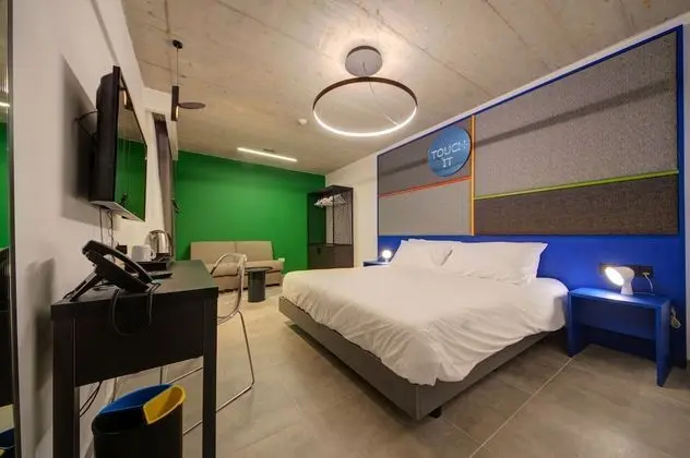 Comfort Tek Büyük veya İki Ayrı Yataklı Oda