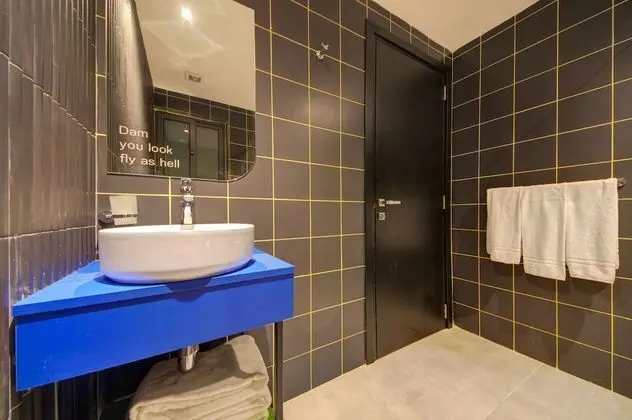 Comfort Tek Büyük veya İki Ayrı Yataklı Oda