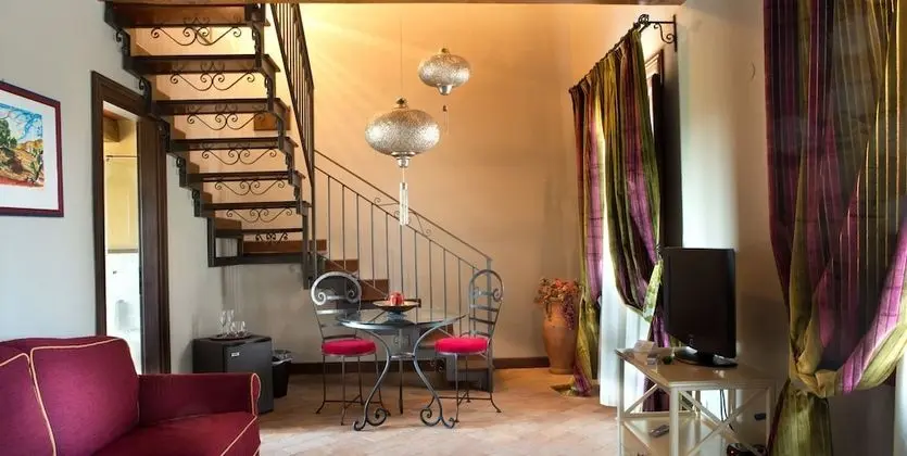 Üç Kişilik Oda