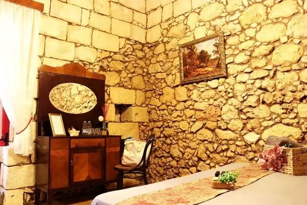 Traditional Tek Büyük Yataklı Oda