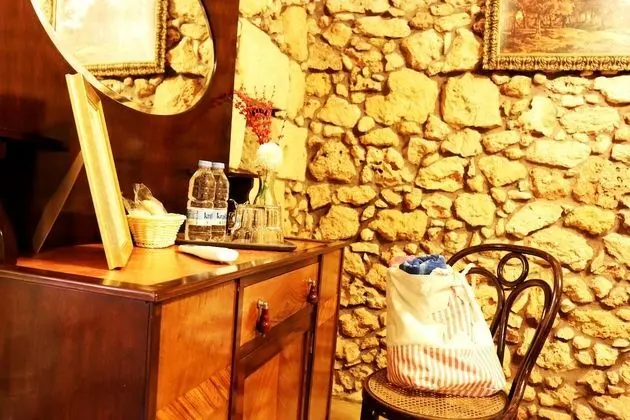Traditional Tek Büyük Yataklı Oda