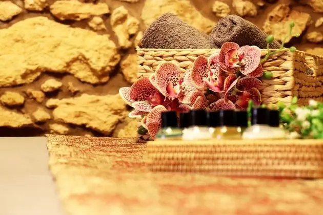 Traditional Tek Büyük Yataklı Oda