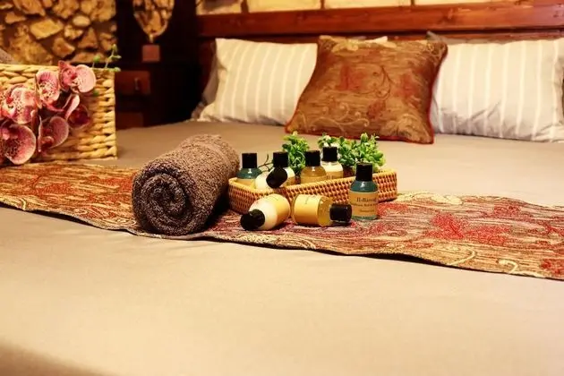 Traditional Tek Büyük Yataklı Oda
