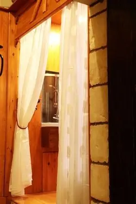Traditional Tek Büyük Yataklı Oda