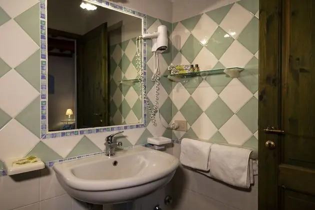 Comfort Üç Kişilik Oda, 1 Yatak Odası, Banyolu/Duşlu, Bahçe Manzaralı