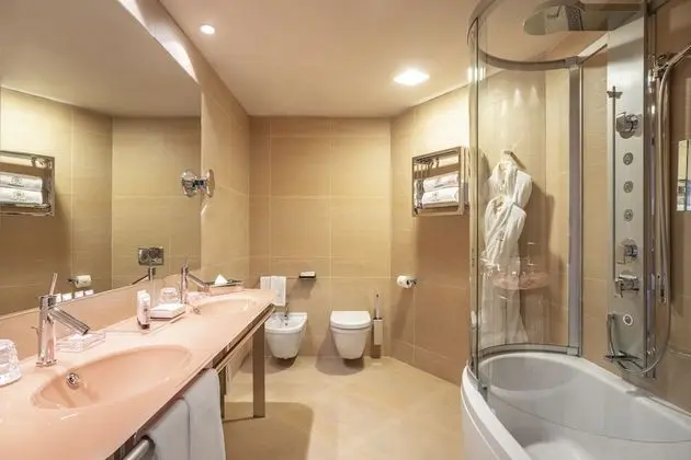 Deluxe Tek Büyük veya İki Ayrı Yataklı Oda