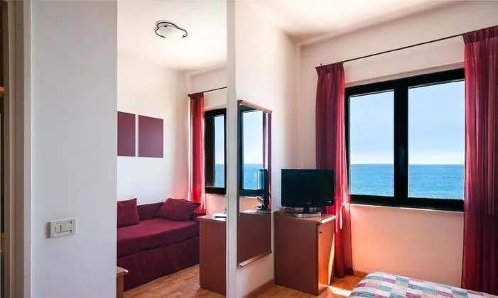 Büyük Yataklı Tek Kişilik Oda, Deniz Manzaralı