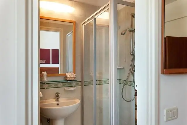 Büyük Yataklı Tek Kişilik Oda, Deniz Manzaralı