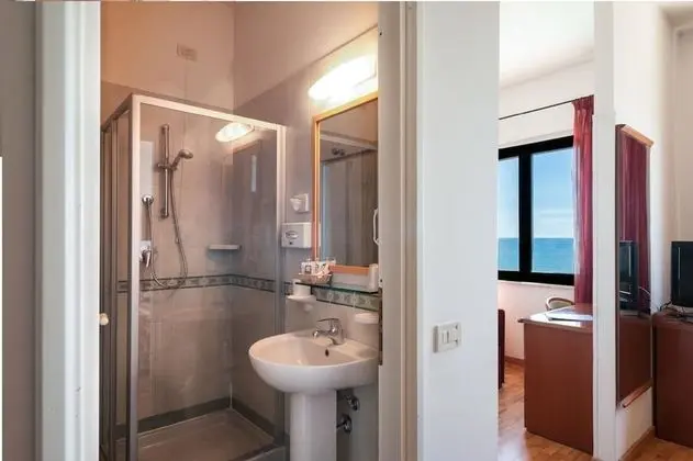 Büyük Yataklı Tek Kişilik Oda, Deniz Manzaralı