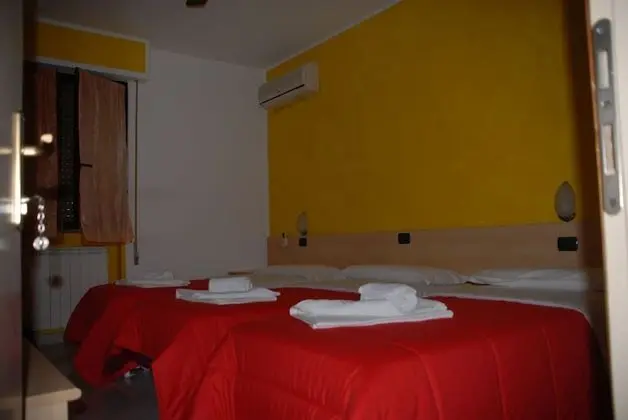 Üç Kişilik Oda