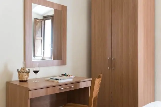 Deluxe Tek Büyük Yataklı Oda, 1 Büyük (Queen) Boy Yatak, Engellilere Uygun, Avlu Manzaralı