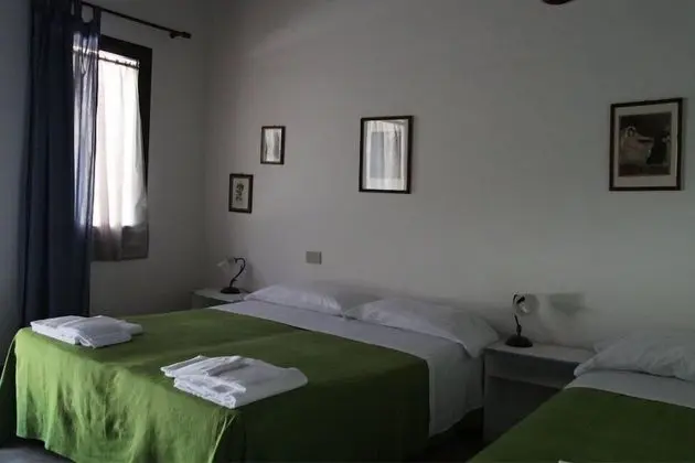 Üç Kişilik Oda, Sigara İçilmez