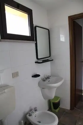 Üç Kişilik Oda, Sigara İçilmez