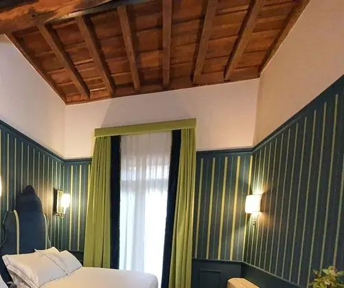 Classic Tek Büyük Yataklı Oda