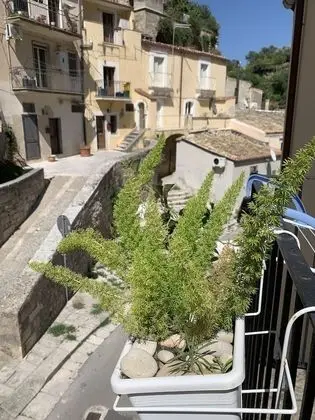 Exclusive Tek Büyük Yataklı Oda