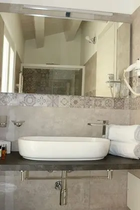 Exclusive Tek Büyük Yataklı Oda