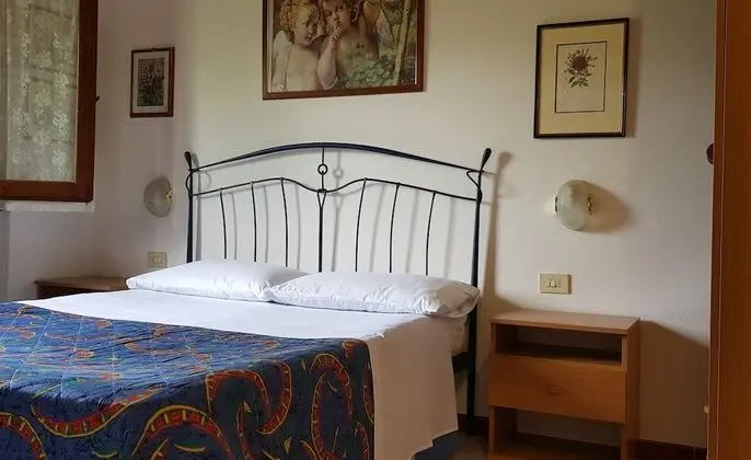 Tek Büyük Yataklı Oda, Dağ Manzaralı (Cortina)