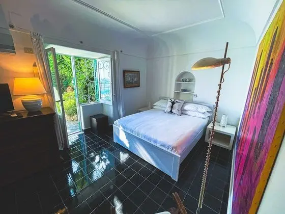 Standard Tek Büyük Yataklı Oda, Havuz Manzaralı