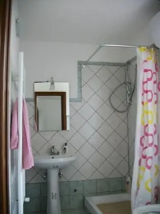 Tek Büyük Yataklı Oda, Ortak Banyo