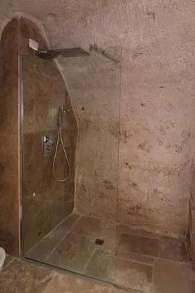 Standard Üç Kişilik Oda, Banyolu/Duşlu