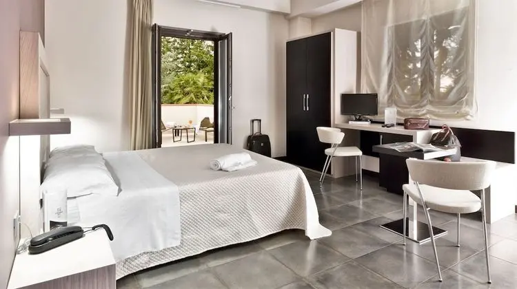 Classic Tek Büyük veya İki Ayrı Yataklı Oda