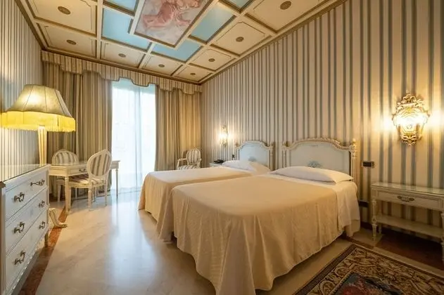 Classic Tek Büyük veya İki Ayrı Yataklı Oda