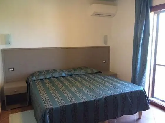 Büyük Yataklı Tek Kişilik Oda