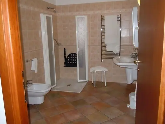 Büyük Yataklı Tek Kişilik Oda