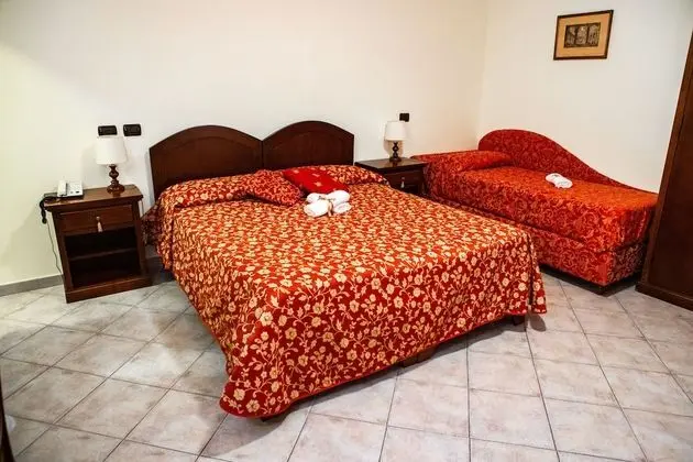 Üç Kişilik Oda