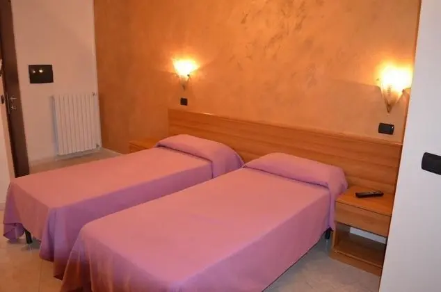 Oda, 2 Tek Kişilik Yatak