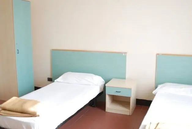 İki Ayrı Yataklı Oda, Ortak Banyo