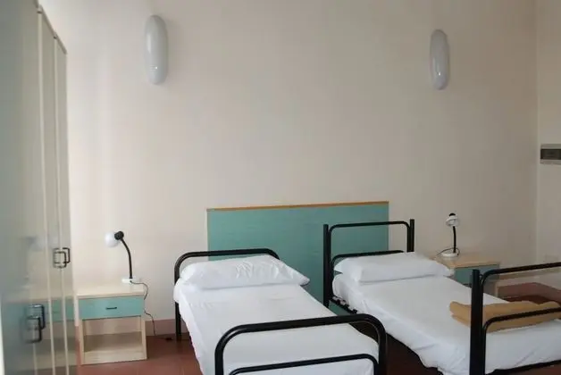 İki Ayrı Yataklı Oda, Ortak Banyo