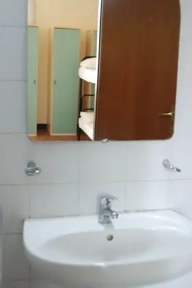 İki Ayrı Yataklı Oda, Ortak Banyo