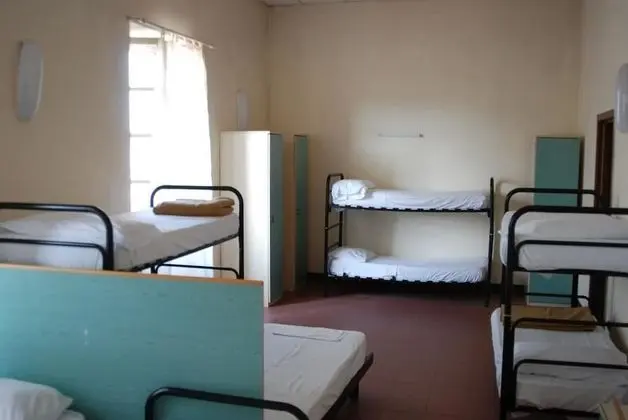 Ortak Ranzalı Oda, Sadece erkekler için, Ortak Banyo