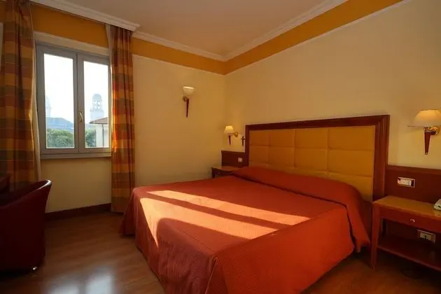 Classic Tek Büyük veya İki Ayrı Yataklı Oda, Bahçe Manzaralı