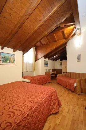 Dört Kişilik Oda (Mansarda)