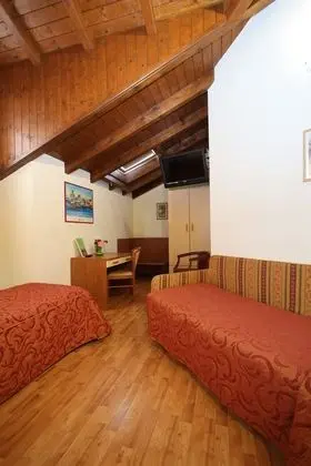 Dört Kişilik Oda (Mansarda)