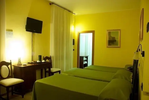 Üç Kişilik Oda