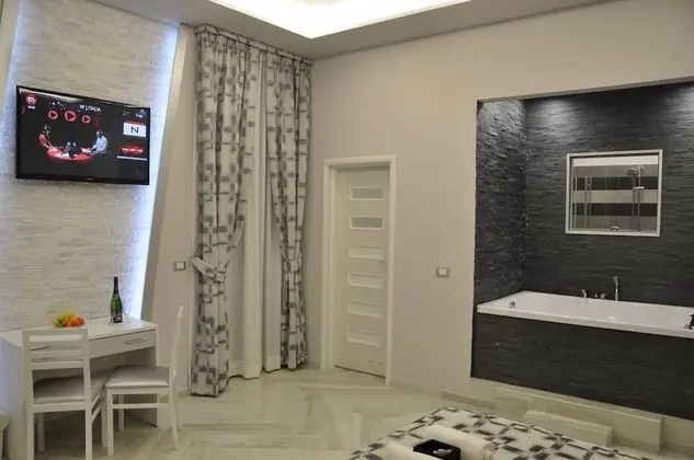 Süit, Sıcak Su Havuzu