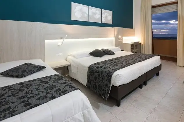 Üç Kişilik Oda, Balkon