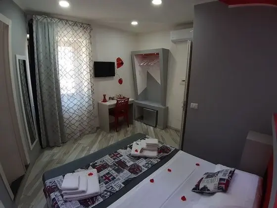 Üç Kişilik Oda (Blu)