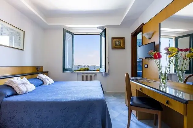 Standard Tek Büyük veya İki Ayrı Yataklı Oda, Deniz Manzaralı
