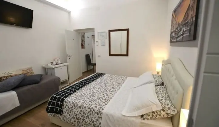 Üç Kişilik Oda