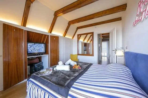 Family Villa, Birden Çok Yatak, 2 Banyolu, Dağ Yamacı (Il Fienile Stunning Lake View)