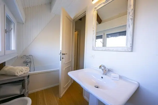 Family Villa, Birden Çok Yatak, 2 Banyolu, Dağ Yamacı (Il Fienile Stunning Lake View)