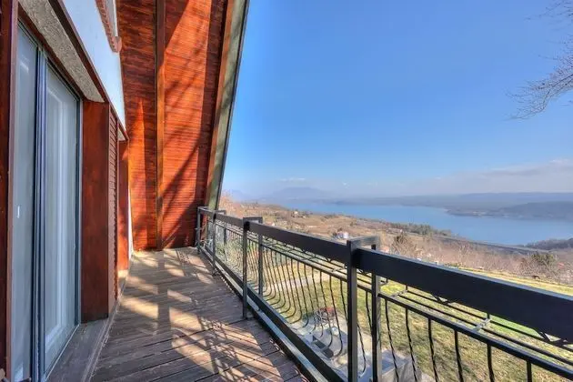 Family Villa, Birden Çok Yatak, 2 Banyolu, Dağ Yamacı (Il Fienile Stunning Lake View)