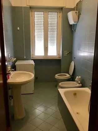 Üç Kişilik Oda, Ortak Banyo