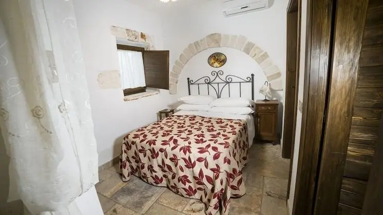 Basic Üç Kişilik Oda, Küçük Mutfak (Trullo )